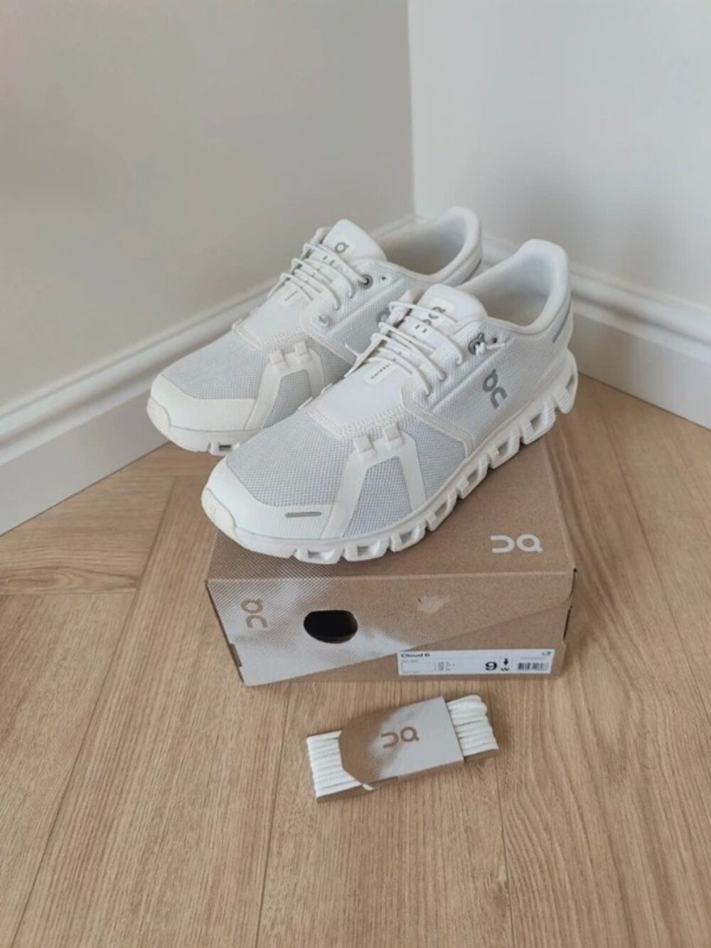 Women’s On Cloud 6 Sneakers White US 9